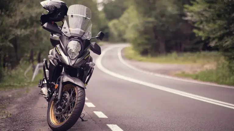 Moto touring na estrada